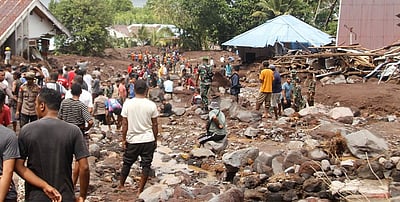 இந்தோனேசியாவில் வெள்ளம், நிலச்சரிவு: 13 பேர் உயிரிழப்பு!